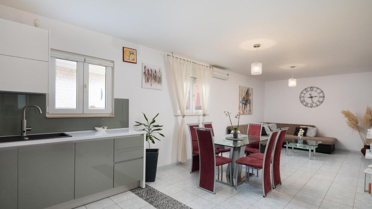 Stanici Solaris Holiday Home - Private Pool מראה חיצוני תמונה