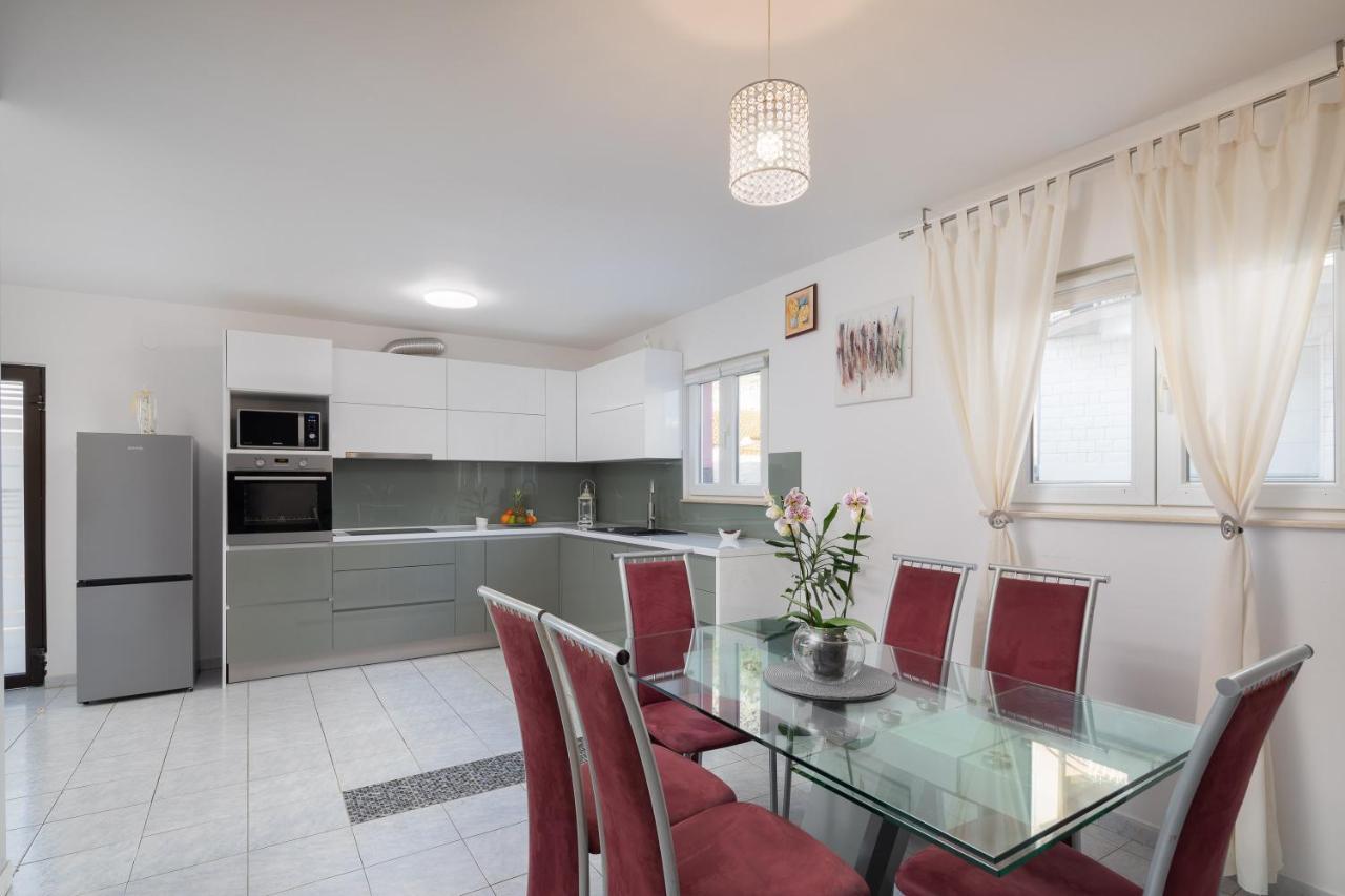 Stanici Solaris Holiday Home - Private Pool מראה חיצוני תמונה