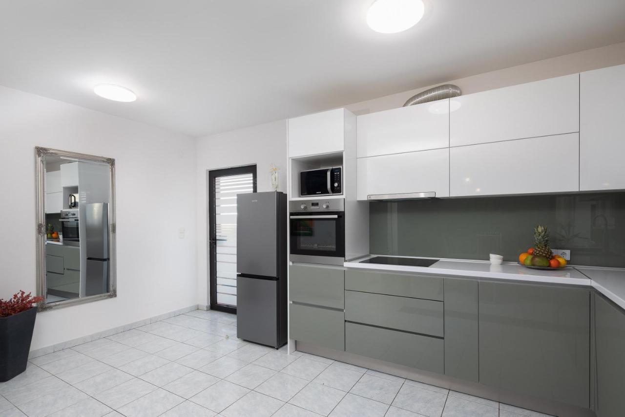Stanici Solaris Holiday Home - Private Pool מראה חיצוני תמונה